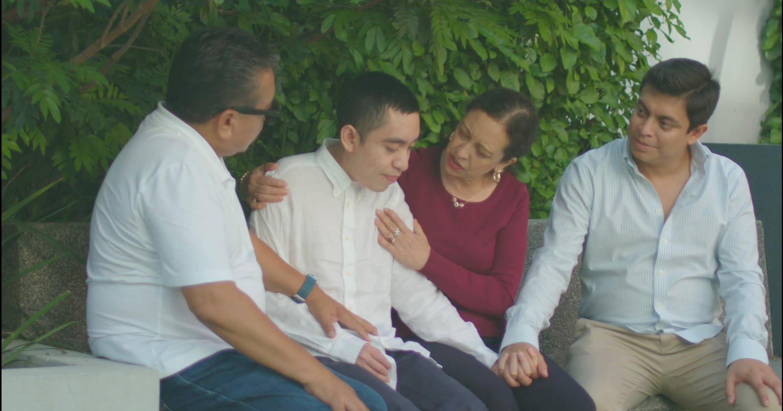 Tonito compartiendo con su familia